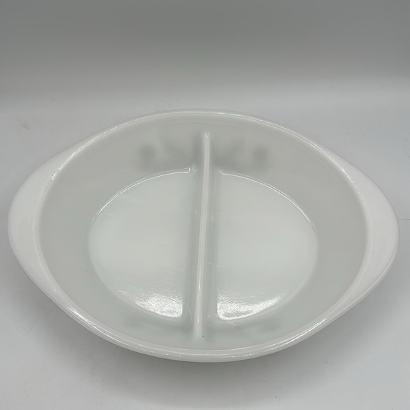 2 Pieces of GLASBAKE.  Round 1 1/2qt., and J2352 oval divided dish. - Picture 4 of 5